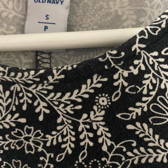 Old navy dress - Picture 2 of 3